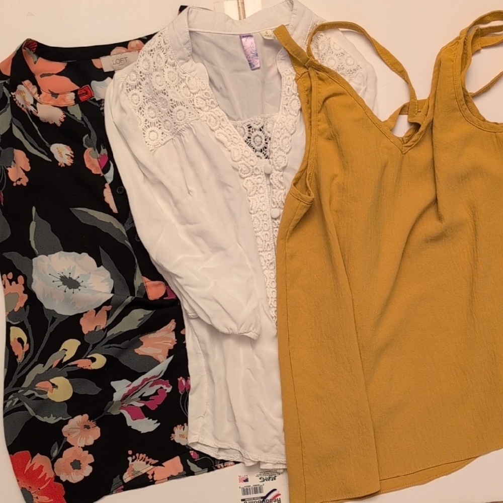 Lot of 14 Women’s Blouses Bundle Mixed Colors Work Office Tops - Size S - Picture 5 of 10